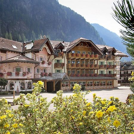 Hotel Soreghes Gran Chalet Campitello di Fassa Exterior photo