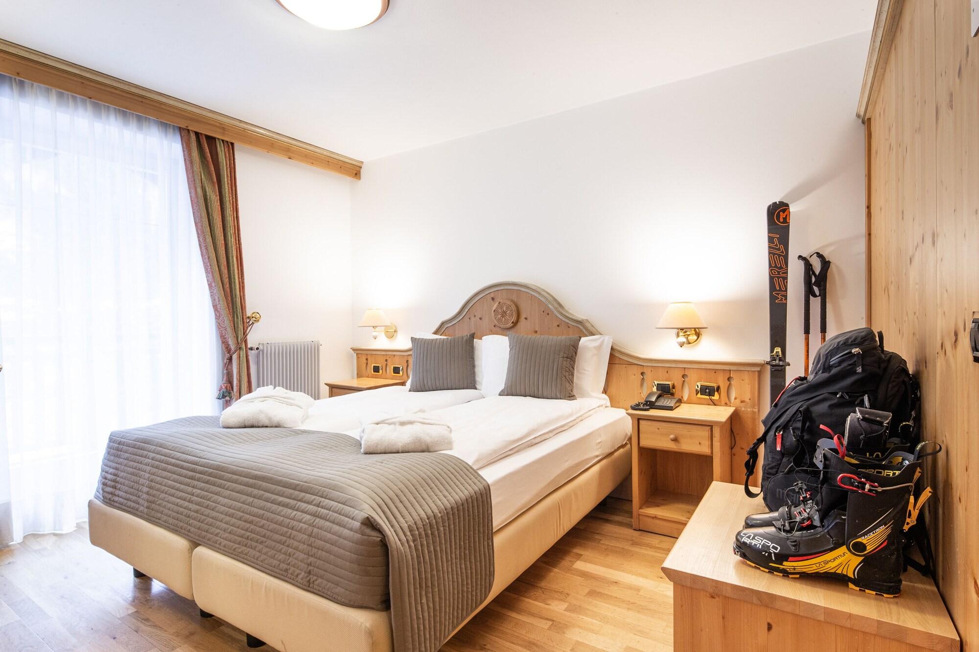 Hotel Soreghes Gran Chalet Campitello di Fassa Exterior photo