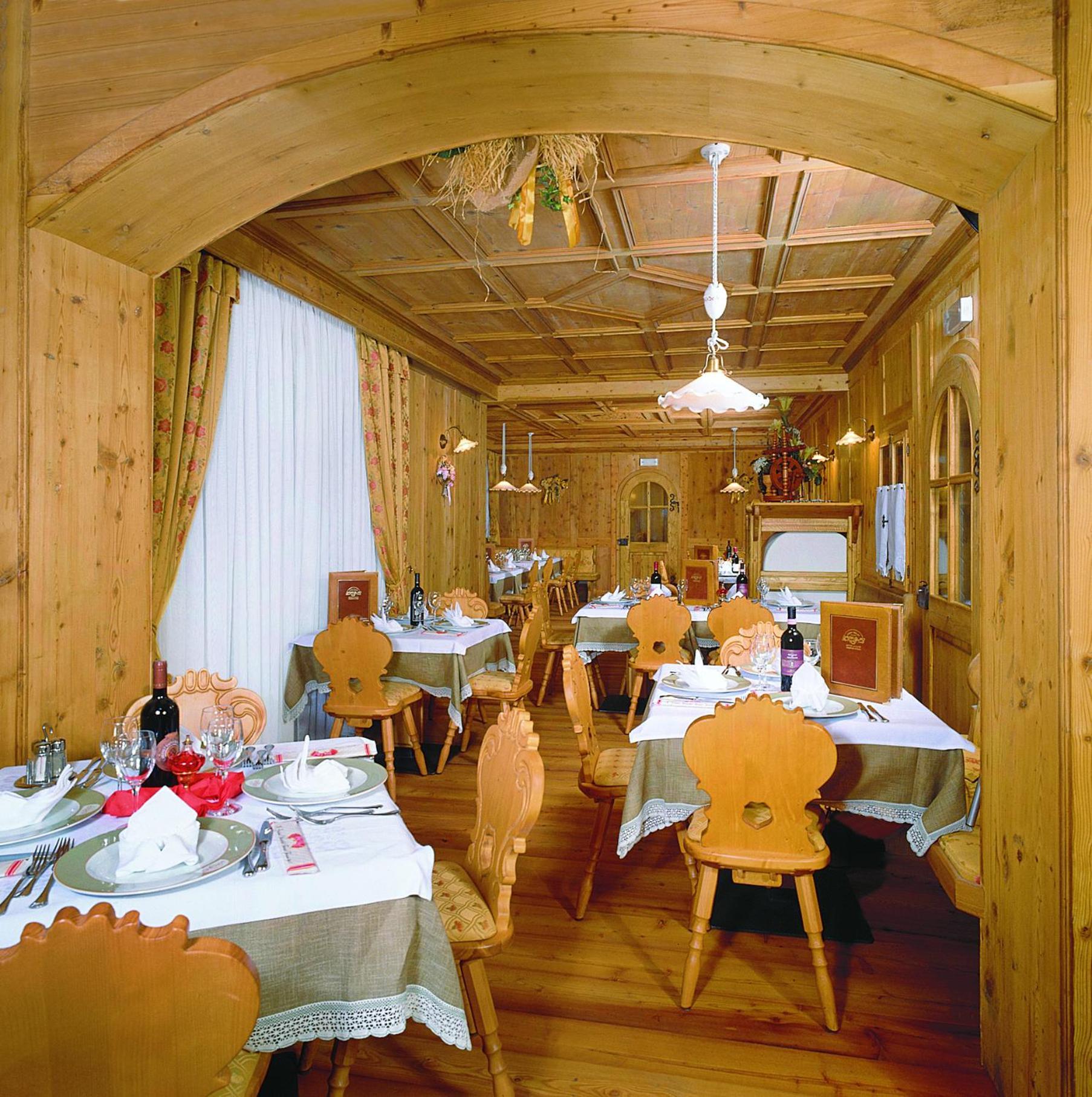 Hotel Soreghes Gran Chalet Campitello di Fassa Exterior photo