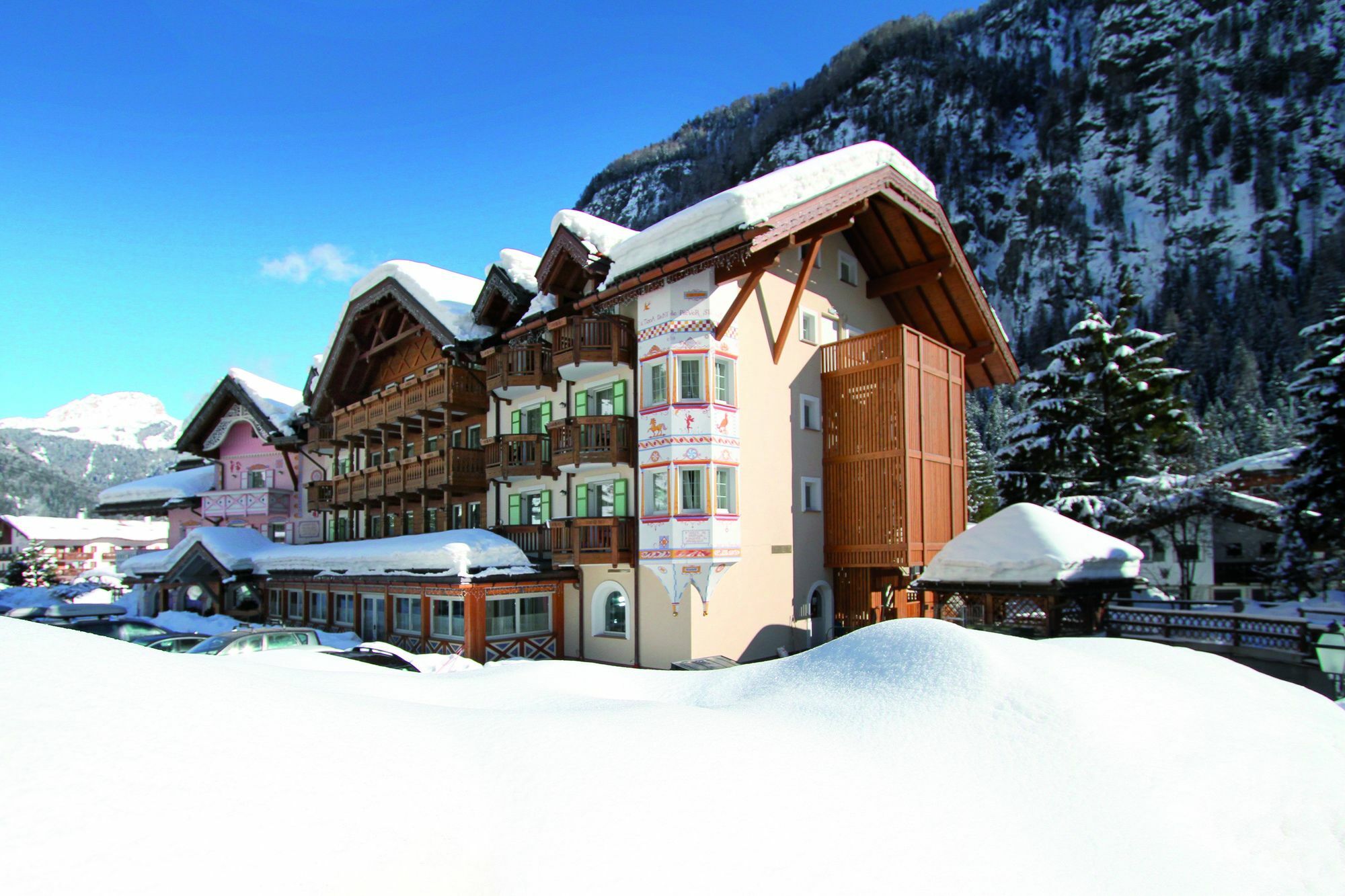 Hotel Soreghes Gran Chalet Campitello di Fassa Exterior photo